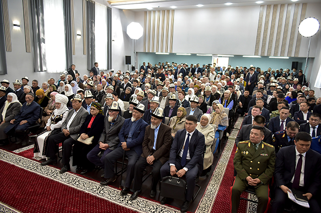 Садыр Жапаров провёл встречу с жителями Ноокатского района.