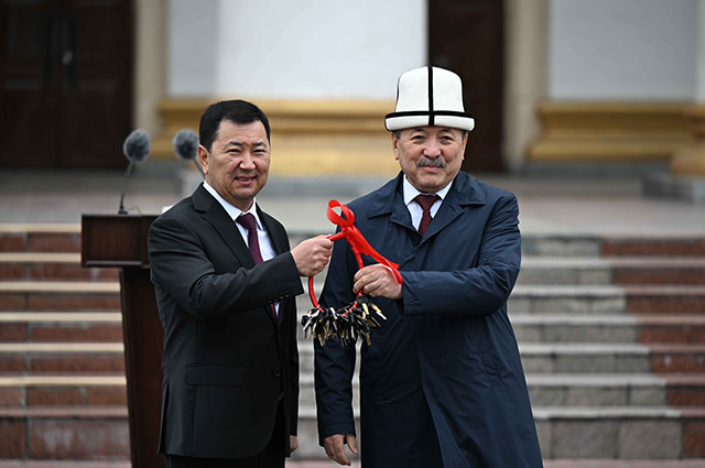 Адылбек Касымалиев передал Минсельхозу 63 единицы спецтехники.