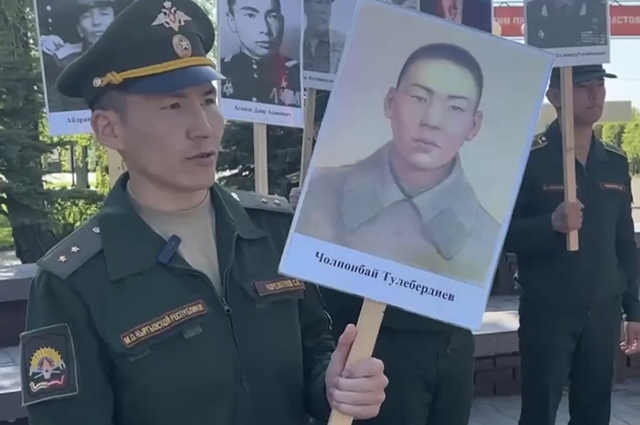 Чолпонбай Тулебердиев - герой Советского Союза, стрелок 363-го стрелкового полка 160-й стрелковой дивизии 6-й армии Воронежского фронта.
