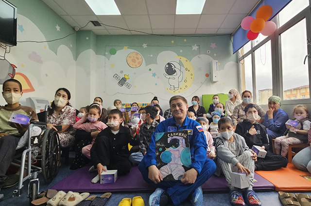 Салижан Шарипов - первый космонавт Кыргызстана, Герой КР и Герой РФ.